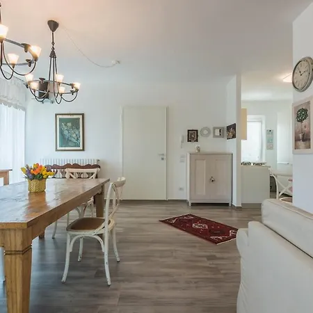 Matilde Only 10 Min From The Villa Novilara